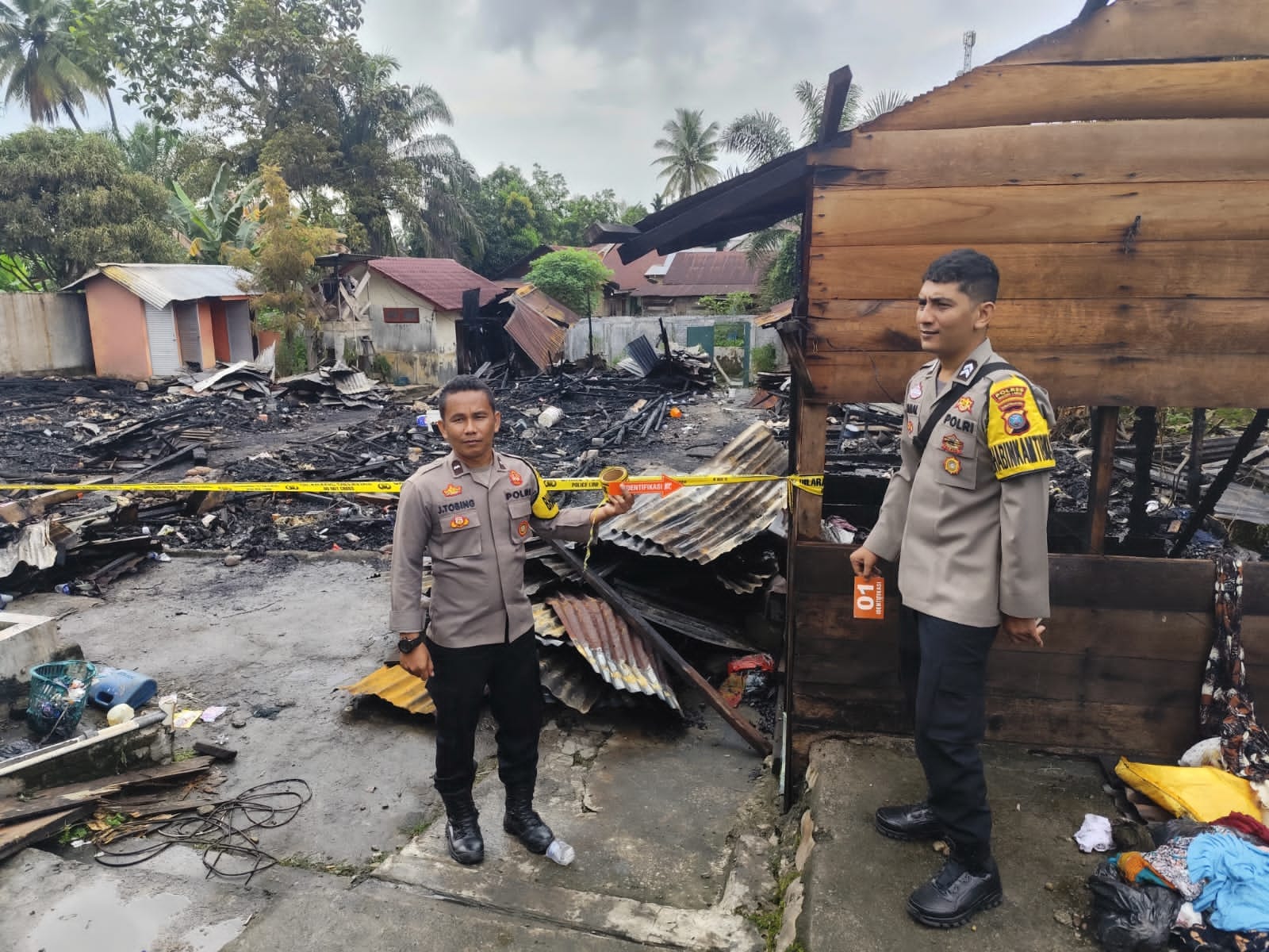 49 Pondok Jompo Hj. Siti Aminah Di Sibuhuan Ludes Terbakar