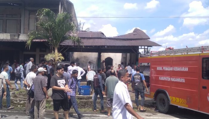 Kebakaran Ruko Papan Bunga Hanguskan Mobil Dan Sepeda Motor