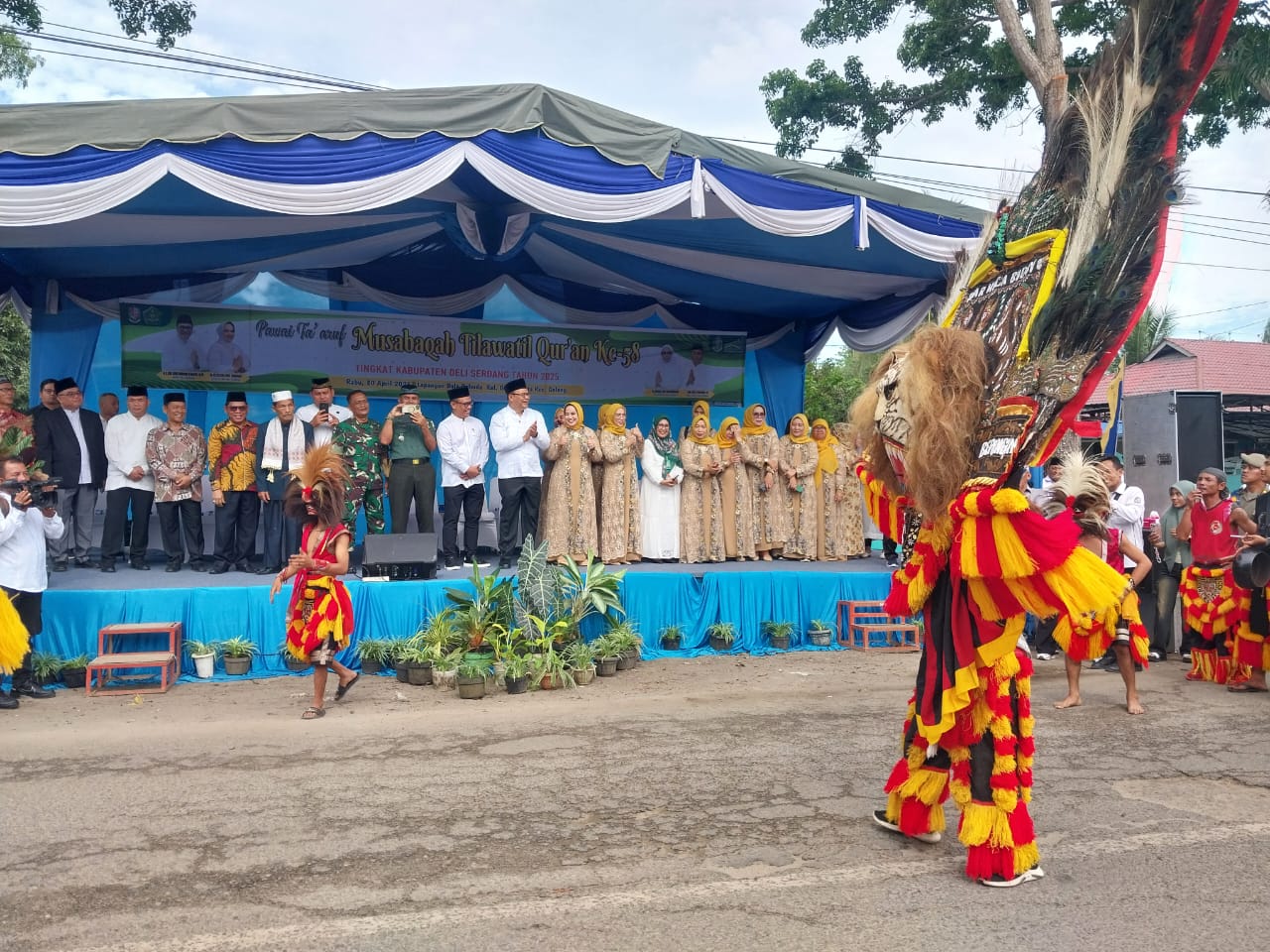 Tampilkan Keberagaman Etnis, Pawai Ta'aruf MTQ Ke-58 Kabupaten Deliserdang Menarik Perhatian Warga