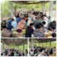 Warga melakukan ziarah dan Kenduri Jerat di TPU Desa Blang Puuk Kecamatan Seunagan Kabupaten Nagan Raya, Kamis, (3/4).Waspada/Muji Burrahman