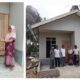 Syafi'i Datok Tualang, Kecamatan Seruway, Aceh Tamiang menyerahkan kunci rumah Darmawati korban kebakaran yang sudah selesai dilakukan perbaikan serta sudah dapat ditempati. (Waspada/Yusri)