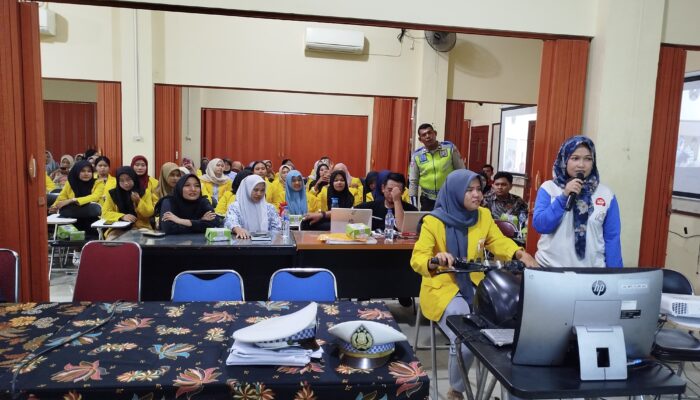 Ribuan Kartini Masa Kini Belajar Safety Riding
