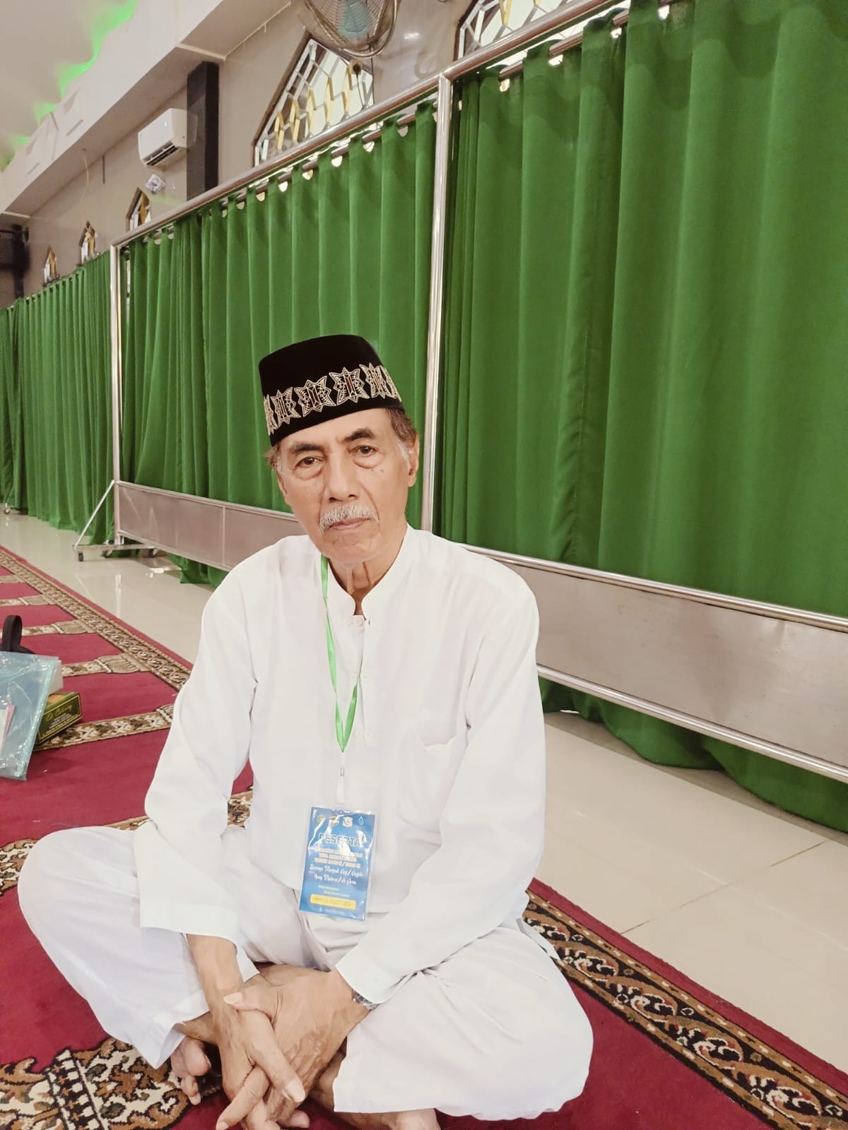 Bahagianya Hermasyah Berhaji Tahun Ini HERMANSYAH Bin Ahmad SH, mengaku sangat bahagia. Pasalnya ia akan berangkat ke Tanah Suci pada Mei mendatang untuk melaksanakan ibadah haji. Waspada/Anum Saskia
