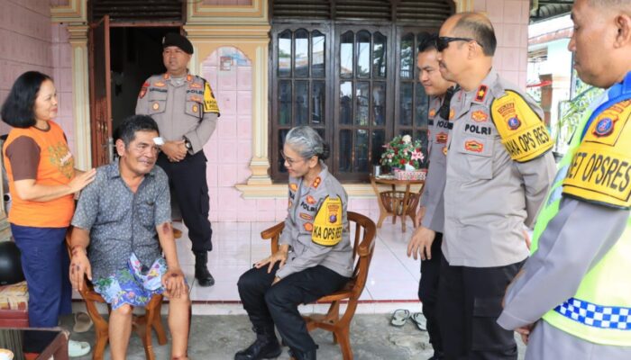Kapolres Pematangsiantar Jenguk Kasi Propam