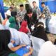 WAKIL Ketua Dewan Perwakilan Rakyat Daerah Provinsi Sumatera Utara (DPRD Sumut) Ricky Anthony memberikan tali asih kepada warga di Kecamatan Wampu, Kabupaten Langkat pada momen Idul Fitri 1446 Hijriah, Senin (31/3/2025). Waspada/ist