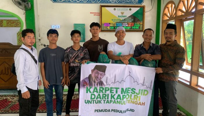 Prihatin Kondisi Masjid Di Pelosok, Pemuda Peduli Masjid Sebar Sajadah