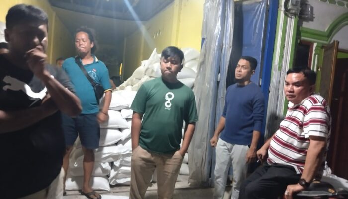 Bupati Agara Gerebek Gudang, Temukan Ratusan Ton Diduga Beras Oplosan