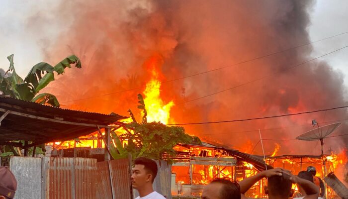 18 Rumah Di Barak Kompi Kodim 0104/Aceh Timur Terbakar