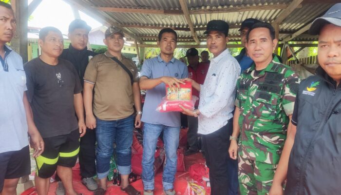 Pj Wali Kota Serahkan Bantuan Masa Panik Korban Kebakaran Asrama Kodim 0104/Atim