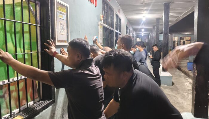 Lapas Labuhanruku Razia Kamar Hunian