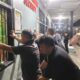 JALANNYA  razia kamar hunian warga binaan Lapas Kelas IIA Labuhanruku. Waspada/Ist