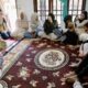 Ketua TP-PKK Aceh, Marlina Muzakir, saat merayakan Hari Raya Idulfitri 1446 H dengan bersilaturahmi ke kampung halamannya di Gampong Simpang Rambong Seumirah, Kec. Nisam Antara, Aceh Utara, Kamis, (3/4). (Waspada/Ist)