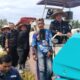 Bupati Aceh Tenggara HM Salim Fakhry, dr Heri Al Hilal Wabup, saat panen padi serentak di Kute Telengat Selian Kecamatan Bukit Tusam, Senin (7/4), Waspada/Seh Muhammad Amin