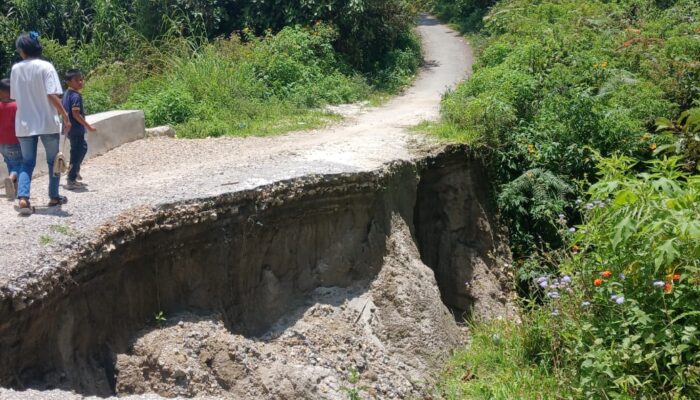 Jalan Desa Dolokmargu Terancam Putus