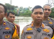 Seorang Polisi Hanyut Saat Mencari Cacing Di Sungai Padang