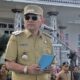 Bupati Simalungun Anton Saragih saat memimpin Apel pagi gabungan pasca libur bersama Idulfitri 1446 H di halaman kantor Bupati Simalungun, Pamatangraya, Selasa (8/4).(Waspada/ist).
