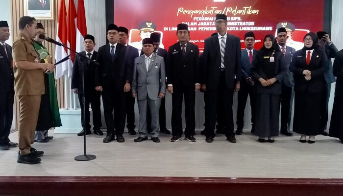Lantik 15 Pejabat Administrator, Wali Kota Lhokseumawe Tekankan Profesionalisme
