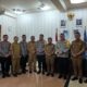 Kapolres Sibolga, AKBP Eddy Inganta, SH,SIK,MH didampingi Kabagops Polres Sibolga AKP Agus Adhitama, SE, Kabag SDM AKP Syawaludin Husin, SH, Kasat Binmas AKP Martua Sinaga, Kasat Intelkam IPTU Firman M. Tampubolon, SH, dan Kanit Propam Ipda Chandra Purba,SH PJU foto bersama Wali Kota Sibolga, Ahmad Syukri Nazry Penarik, SPd, MH dan Wakil Wali Kota Pantas Maruba Lumban Tobing, didampingi Sekda Kota Drs Junaidi Tanjung, MPd dan pejabat terkait saat melalukan kunjungan silaturahmi di Kantor Wali Kota Sibolga, Selasa (8/4). Waspada/ist