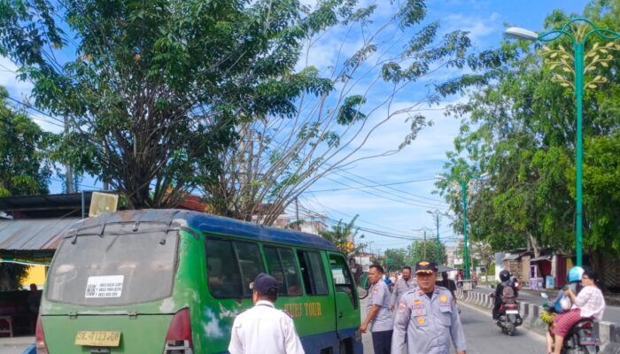 Dishub Tanjungbalai Tertibkan Angkutan Umum Parkir Di Bahu Jalan