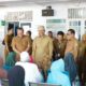 Bupati Madina, Saipullah Nasution sidak di Dinas Dukcapil Madina dan RSUD Panyabungan.(Waspada/ist).