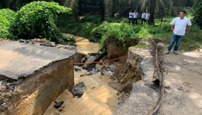 Gorong-gorong Hanyut Tergerus Air, Jalan Besar Normark-Silangkitang Putus Total