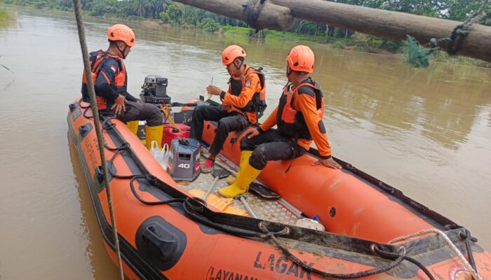 Seorang Wanita Lompat Ke Sungai Dari Jembatan Kuala Simpang