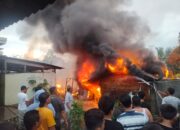 49 Pondok Jompo Hj. Siti Aminah Di Sibuhuan Ludes Terbakar