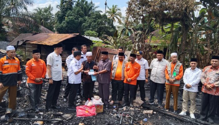 Pemkab Bersama Baznas Palas Bantu Pondok Jompo Korban Kebakaran