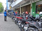 Hanya Digaji 2 Bulan, Jukir Tidak Lagi Jual Stiker Parkir Berlangganan