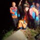 Tim gabungan saat mengevakuasi mayat korban perampokan dan pembunuhan di Dusun Delapan Kelantan Luar Desa Pasar Rawa Kec. Gebang, Kab.Langkat, Rabu (9/4/25) malam sekitar pukul 20.30 WIB.Waspada/ist. 