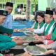 Ketua PD Al Jam’iyatul Washliyah Pematangsiantar Ishak Hutasuhut bersama jajaran memberikan ‘upa-upa’ kepada Wali Kota Wesly Silalahi (tiga kanan), Ketua TP PKK Ny. Liswati Wesly Silalahi (empat kanan), Wakil Wali Kota Herlina (dua kanan) dan Kapolres AKBP Sah Udur Togi Marito Sitinjak (paling kanan) di Jl. Rajamin Purba, Kel. Bukit Sofa, Kec. Siantar Sitalasari, Kamis (10/4) sore.(Waspada-Ist).