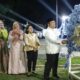 Wali Kota Wesly Sialahi melakukan pemukulan bedug sebagai tanda pembukaan MTQN ke-57 tingkat Pematangsiantar di lapangan Adam Malik, Kamis (10/4) malam.(Waspada-Ist).