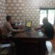 KORBAN membuat pengaduan ke Polsek P. Brandan. Waspada/Ist