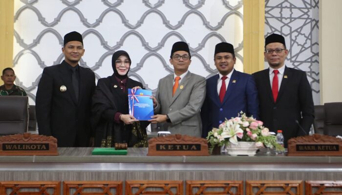 Illiza Serahkan LKPJ 2024 Ke DPRK Banda Aceh