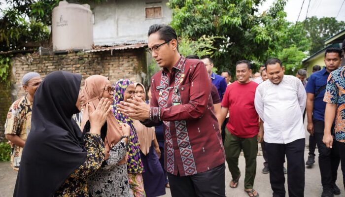 Mendengar Warga Kesulitan Air Bersih, Rico Waas Langsung Turun Dan Perbaiki Pompa Air Rusak