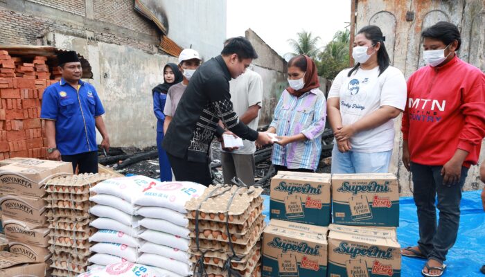 Ricky Anthony Kunjungi Dan Bantu Korban Kebakaran Di Bahorok