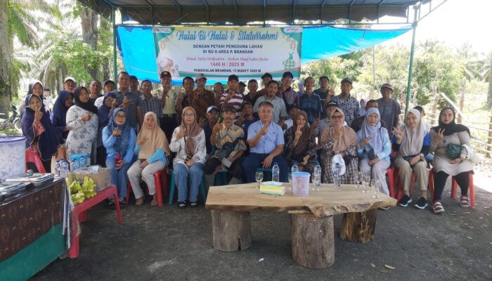 Senior Supervisor PT KPI RU II P. Brandan Silaturahmi Dengan Petani