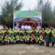 Siswa/i kelas XII MAN 1 Simeulue foto bersama dengan Kepala Kantor Kemenag Simeulue dan rombongan yang hadir di acara pelepasan. Selasa (15/4). Waspada/Rahmad