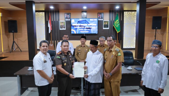 18 Nazhir Aceh Besar Terima Sertifikat Tanah Wakaf