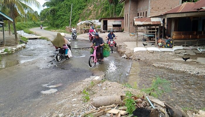 Warga Agara Keluhkan Jalan Rusak