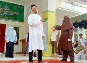 Dicambuk 100 kali, Pelaku Zina Anak Di Kota Lhokseumawe Merintih Kesakitan