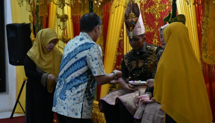 Tepung Tawar Iringi Pisah Sambut Kapolres Langsa