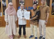 Rektor UM Tapsel Terima SK Izin Pembukaan Prodi PPG Dari Menteri Diktisaintek
