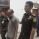 Kasi Pidsus Kejari Sergai Aguinaldo Marbun, SH, MH saat memboyong ZR, 44, tersangka baru kasus dugaan tindak pidana korupsi terkait penyalahgunaan atau penyelewengan pemberian fasilitas kredit Bank Sumut Cabang Sei Rampah tahun 2015 untuk penahanan 20 hari kedepan, Kamis (17/4) sore di kantor Kejari Sergai di Sei Rampah. (Waspada/Ist)