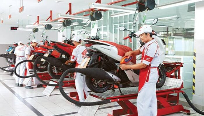 Pahami Peran Penting Oli Rawat Motor