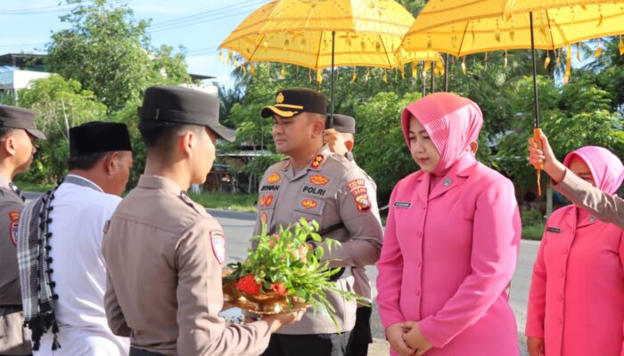 Kedatangan AKBP Irwan Kurniadi Disambut Tradisi Peusijuek Dan Tari Ranup Lampuan