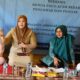 Ketua TP-PPK Aceh Besar Ny Rita Mayasari Muharram menyampaikan sambutan pada Halal Bi Halal 1446 H HIMPAUDI Aceh Besar di TK SAIBAS Gampong Cot Raya Kecamatan Kuta Baro, Aceh Besar, Jumat, (18/4). (Waspada/Ist)
