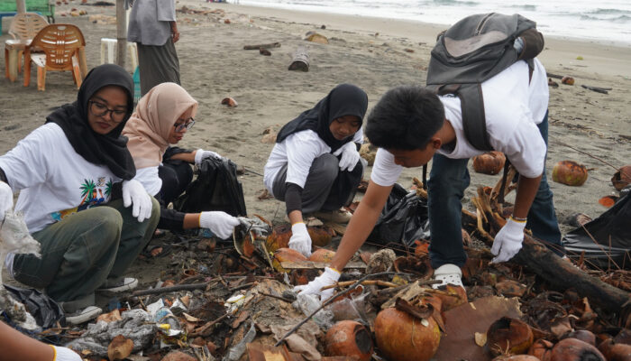 Unimal Gelar Aksi Bersih Pantai Di Ujong Blang Sambut Dies Natalis Ke-56