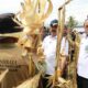 MENIMPAS Jenderal Pol (Purn) Agus Andrianto, SH, MH dan jajaran saat memanen perdana di Lapas Nusakambangan. Waspada/Ist