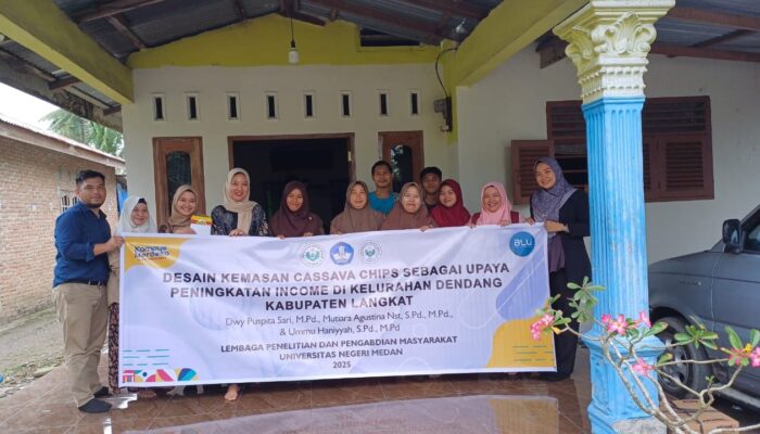 Tim Dosen Unimed Bina UMKM Langkat Lewat Pelatihan Desain Kemasan